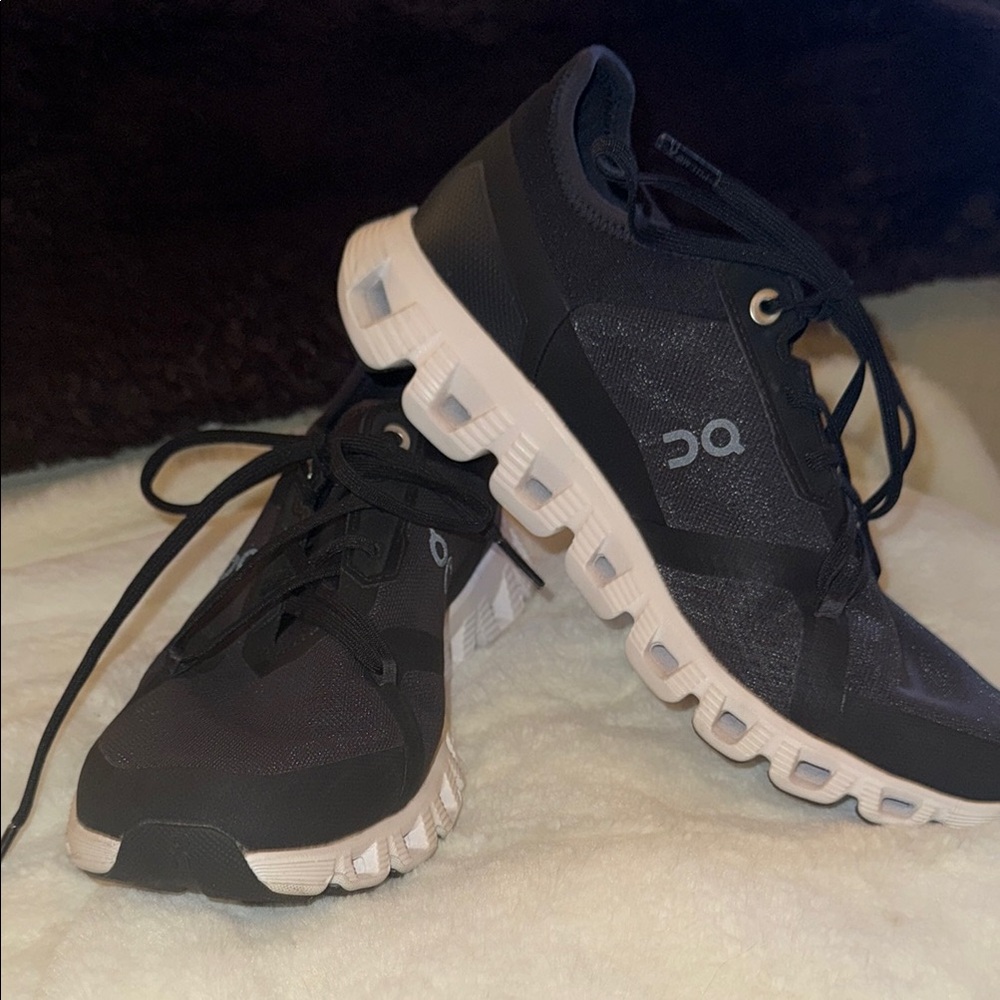 ON Running Black Sneakers